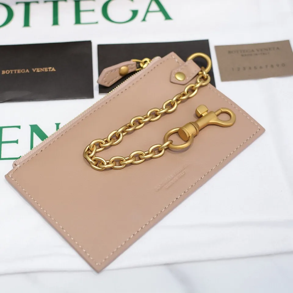 Batch 1860 🔥🔥The counterattack of the popular Bottega Veneta started with this series of cloud bags, which went viral in the fashion circle and started a craze! Out of stock, out of stock, out of stock... One piece is hard to find, super hard to buy, regardless of age, season, or occasion. Very classy. Really, if you carry this on the road, it will turn heads! This is also the reason why this series is so expensive. Large size: 38*20*8.5cm [Big Cloud Weaving] Milk Tea